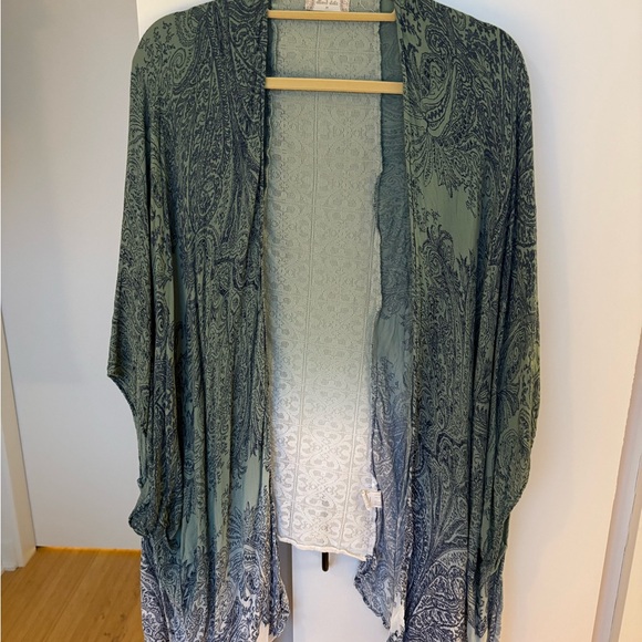 Altar'd State Green and Blue Paisley Kimono - Picture 1 of 2